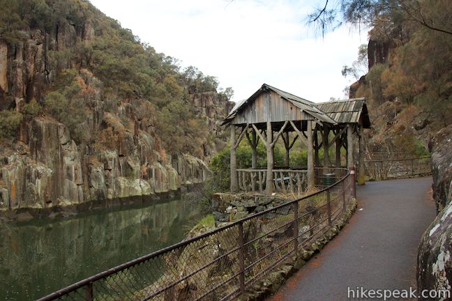 This 3.4-kilometer loop explores an impressive natural area on the edge of Launceston.