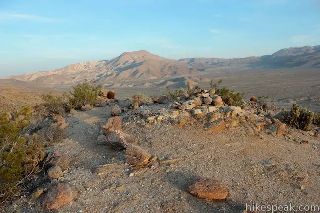 This 1.15-mile loop sets out from Yaqui Pass to reach an incredible viewpoint across Mescal Bajada.