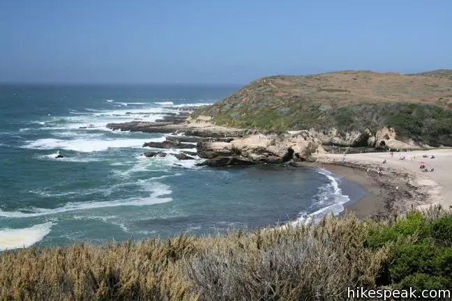 Montaña de Oro Cove