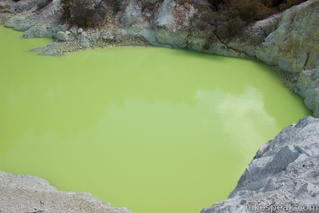 Devil's Bath Wai-O-Tapu Thermal Wonderland